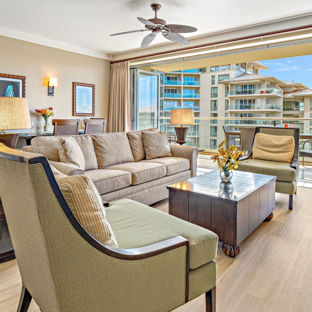 Living and Dining next to the Lanai